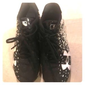 Boys under armour baseball cleates